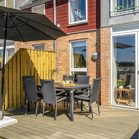2 Bedroom Awesome In Hébergement de vacances *